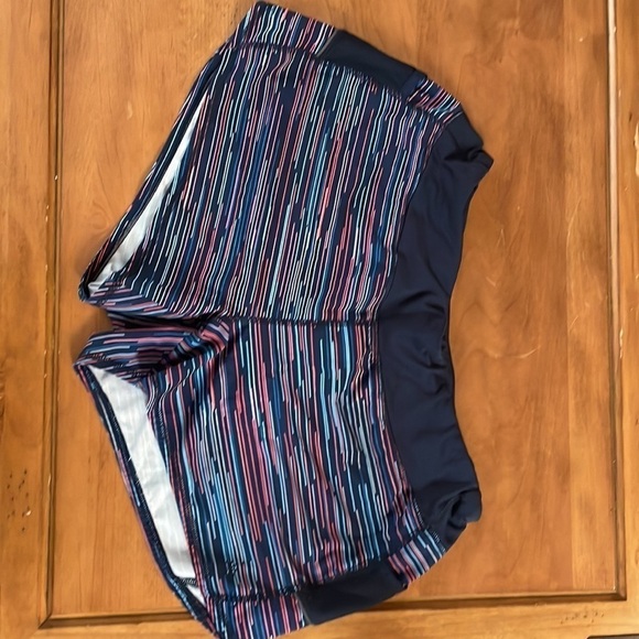 ATHLETA Running Shorts Size XL - Picture 2 of 11